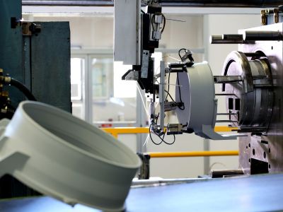 Stabilimento Domoplast per lo stampaggio a iniezione e costampaggio