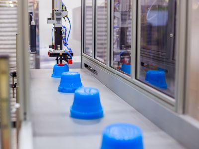 Stabilimento Domoplast per lo stampaggio a iniezione e costampaggio